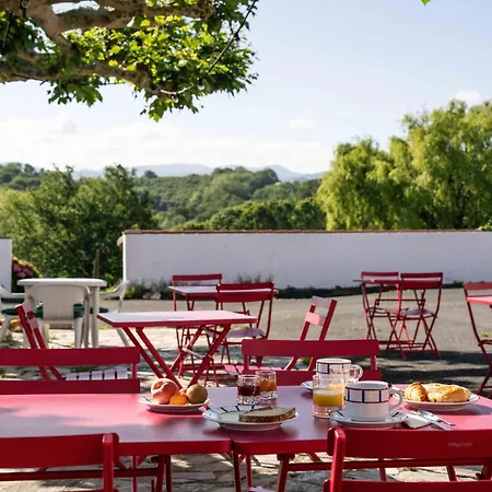 Hotel Logis Baratxartea