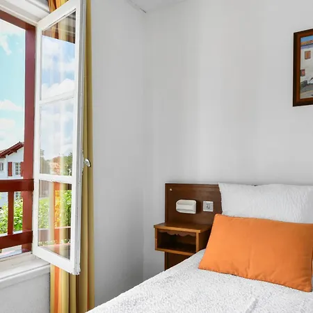 Logis Baratxartea ホテル サール