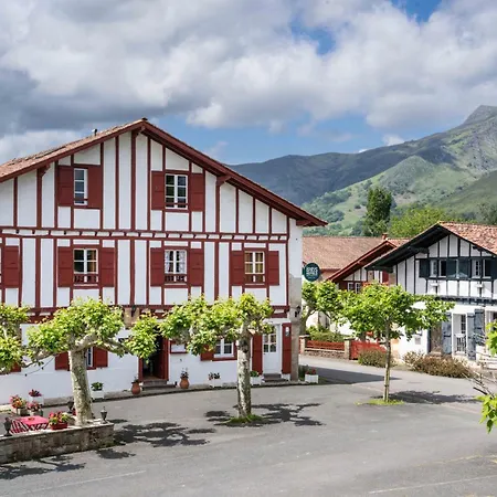 Logis Baratxartea ホテル