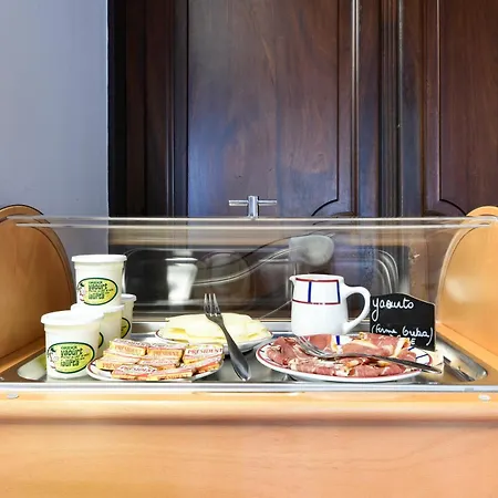 Logis Baratxartea Hotel Sare