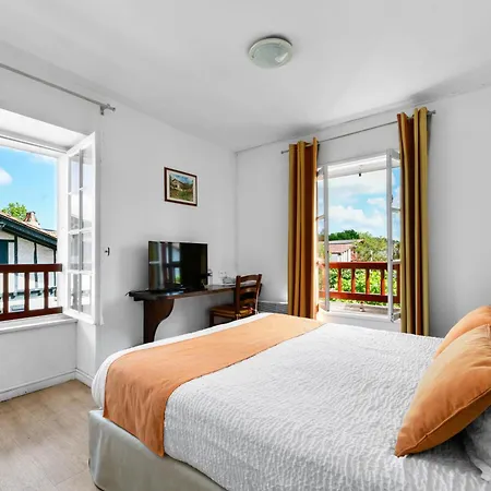 Logis Baratxartea ホテル サール