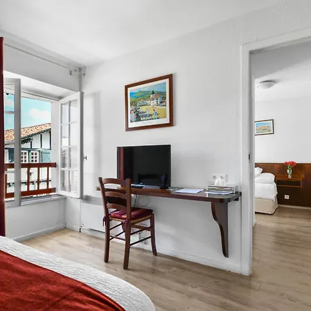 Logis Baratxartea Hotel 2*
