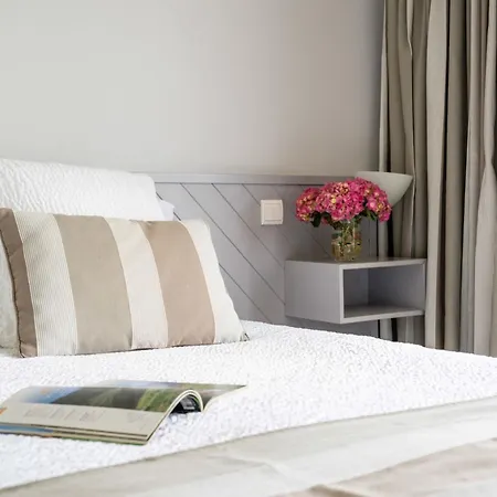 Logis Baratxartea Hotel 2*