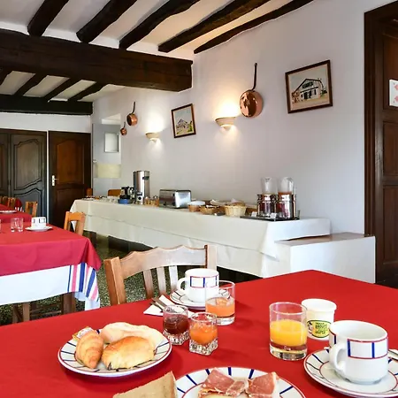Hotel Logis Baratxartea 2*