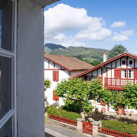 Hotel Logis Baratxartea