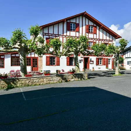 Logis Baratxartea Hotel 2*