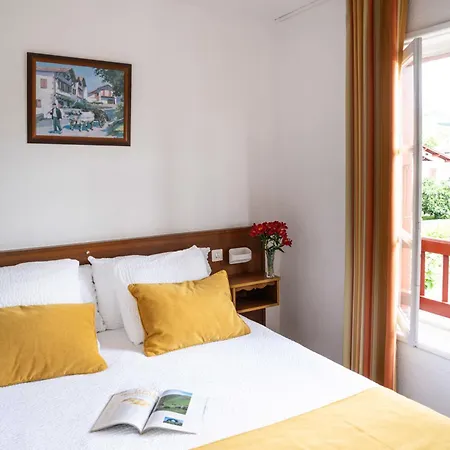 Logis Baratxartea Hotel Sare