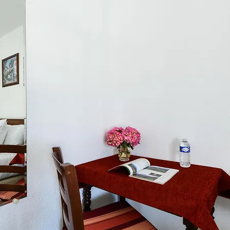 Logis Baratxartea Hotel 2*