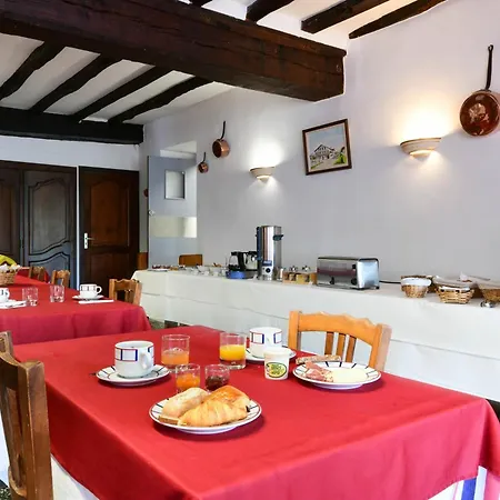 Logis Baratxartea Hotel 2*