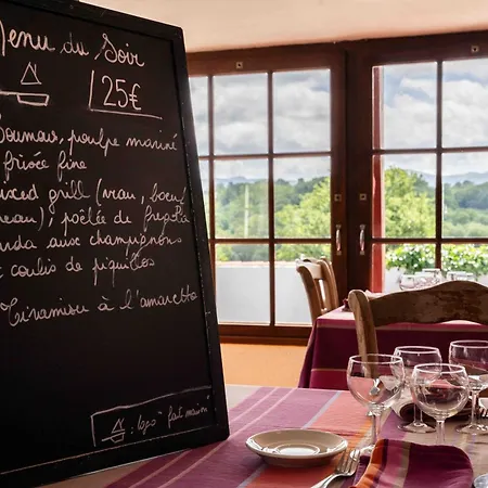 Hotel Logis Baratxartea 2*