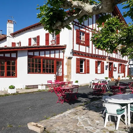Logis Baratxartea ホテル