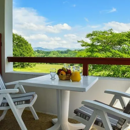 Hotel Logis Baratxartea Sare