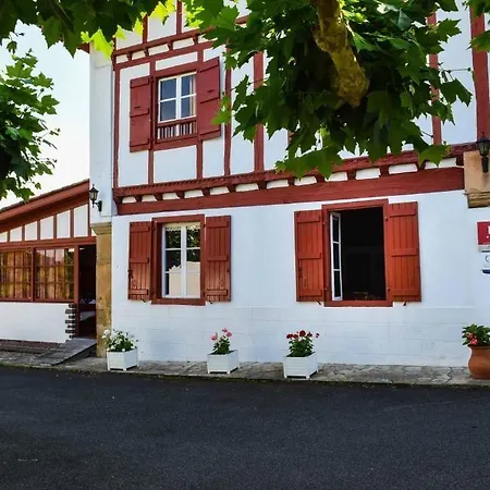 Hotel Logis Baratxartea 2*