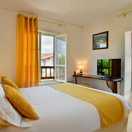 Hotel Logis Baratxartea