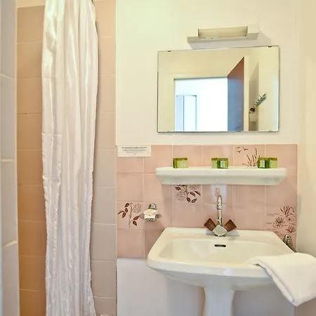 Hotel Logis Baratxartea Sare