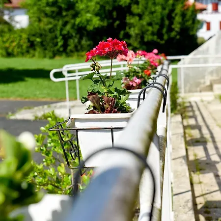 Logis Baratxartea Hotel