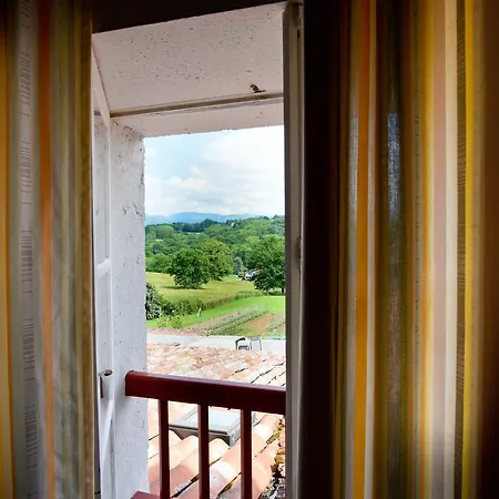 Hotel Logis Baratxartea 2*