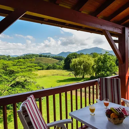Logis Baratxartea Hotel