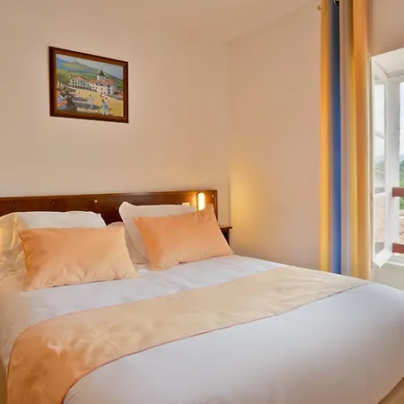 Hotel Logis Baratxartea