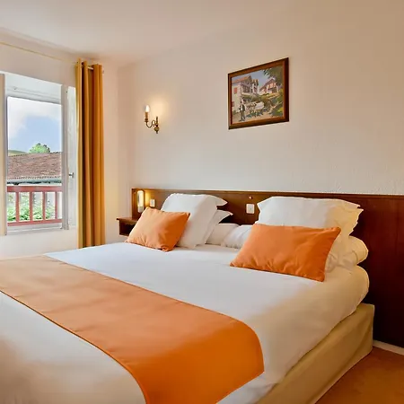 Hotel Logis Baratxartea 2*