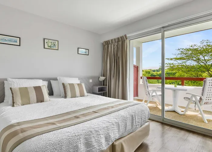 Hotel Logis Baratxartea 2*