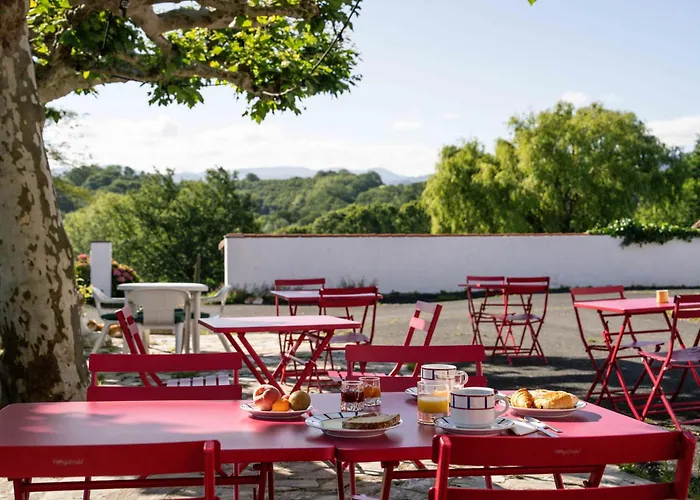 Hotel Logis Baratxartea