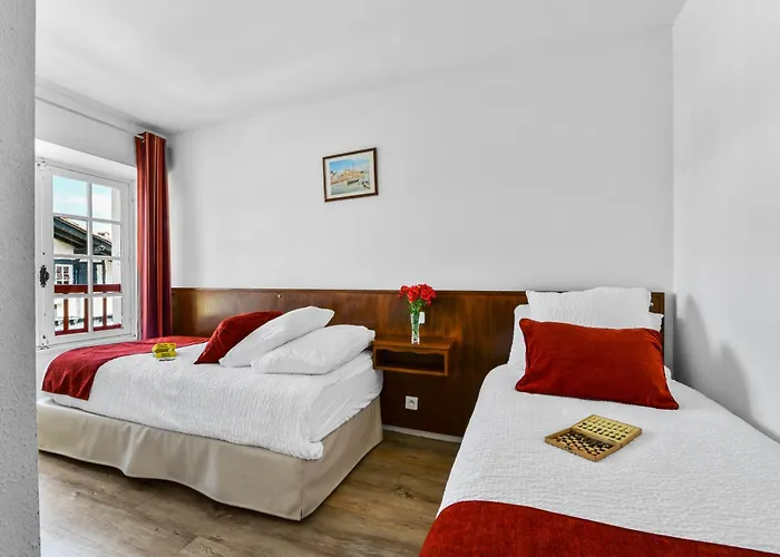 Hotel Logis Baratxartea
