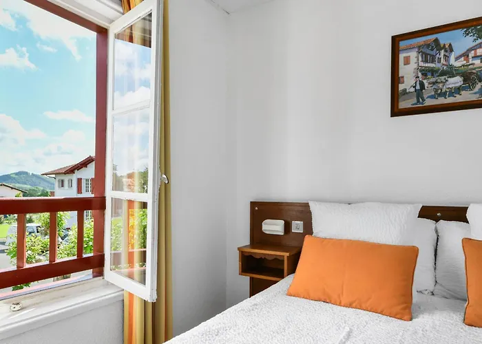 Logis Baratxartea Hotel Sare