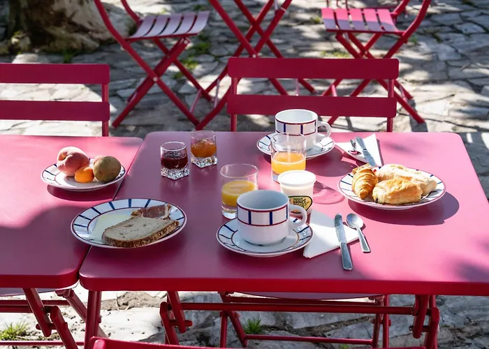 Logis Baratxartea Hotel 2*