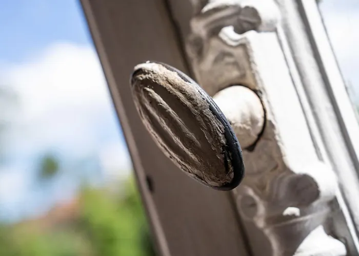 Logis Baratxartea Hotel