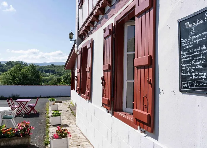 Hotel Logis Baratxartea 2*