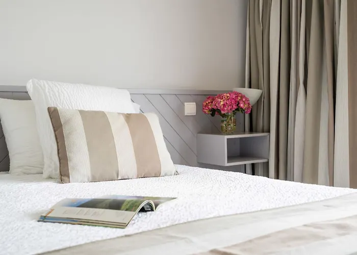 Logis Baratxartea Hotel 2*