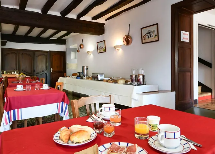 Hotel Logis Baratxartea 2*
