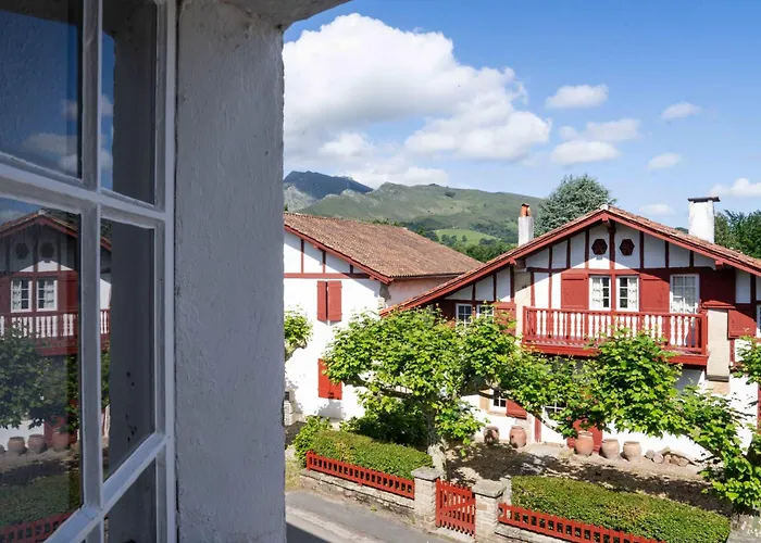 Hotel Logis Baratxartea