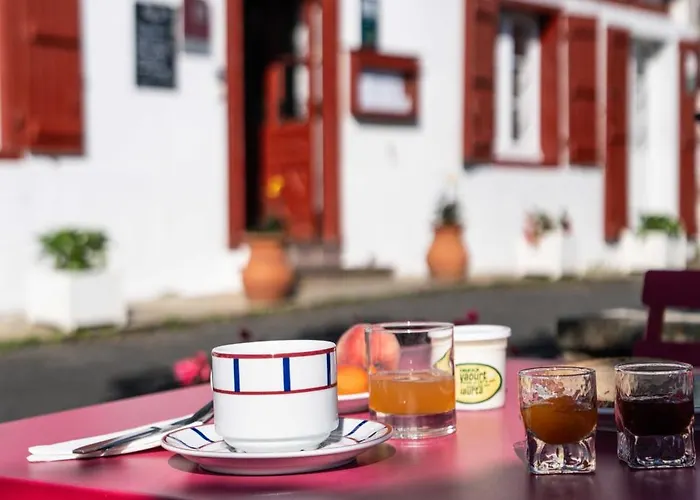 Hotel Logis Baratxartea