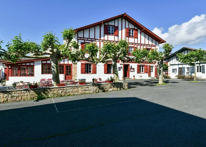 Logis Baratxartea Hotel 2*