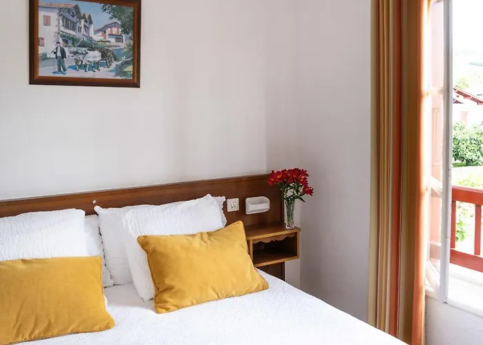 Logis Baratxartea Hotel Sare