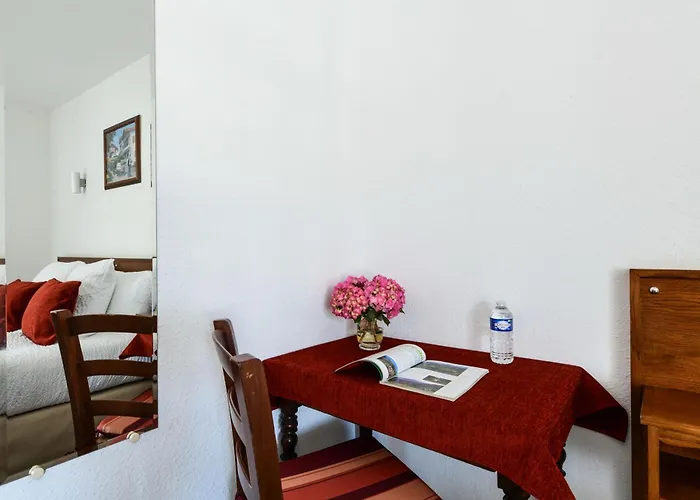 Logis Baratxartea Hotel 2*