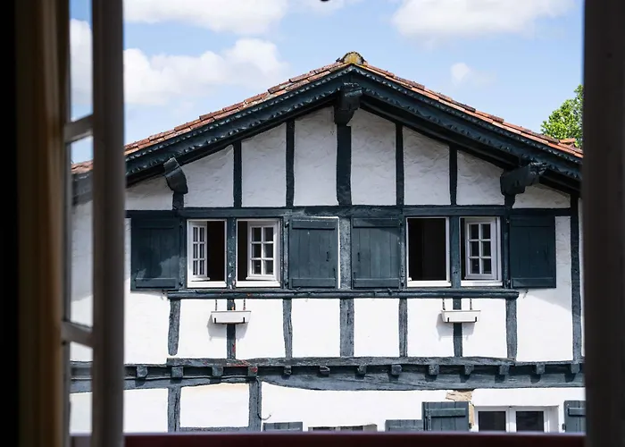 Hotel Logis Baratxartea 2*