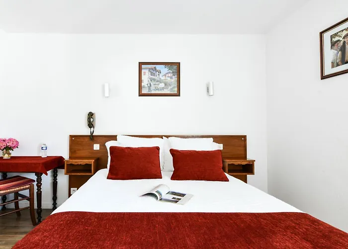 Logis Baratxartea Hotel Sare