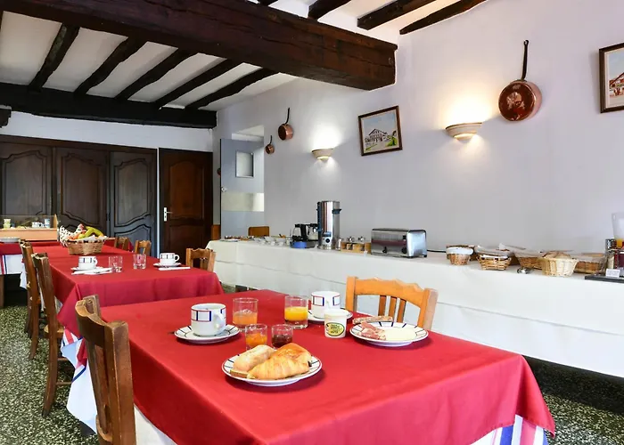 Logis Baratxartea Hotel 2*