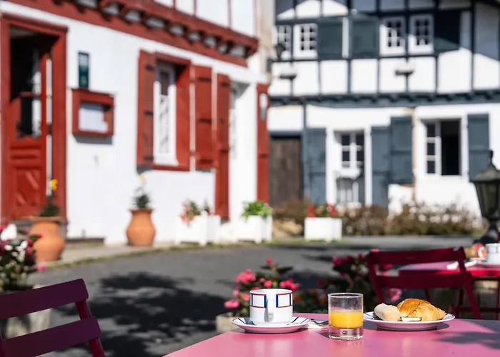 Logis Baratxartea 2* Sare