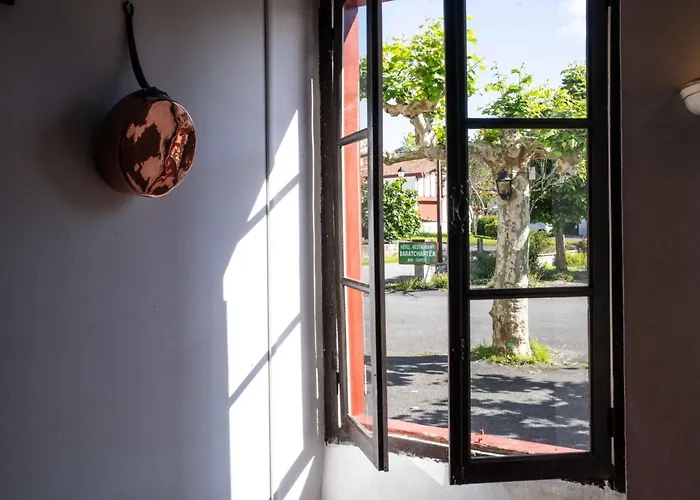 Hotel Logis Baratxartea