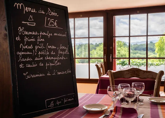 Hotel Logis Baratxartea 2*