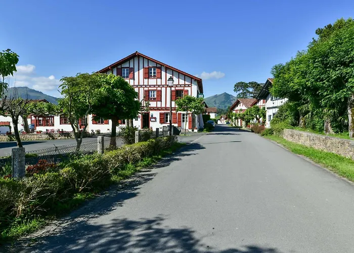 Logis Baratxartea Hotel Sare