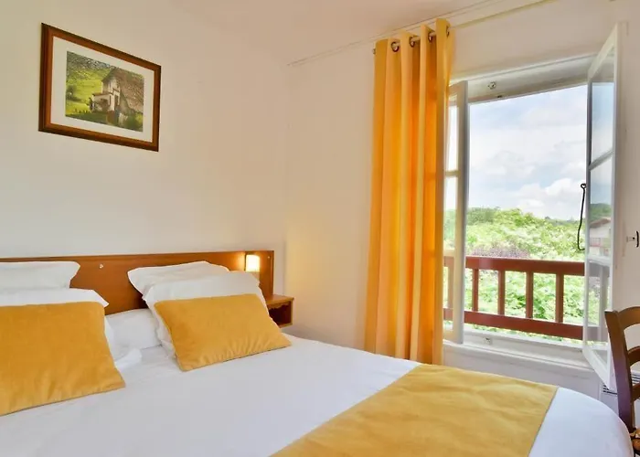 Hotel Logis Baratxartea 2*