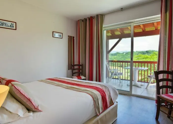 Logis Baratxartea Hotel Sare