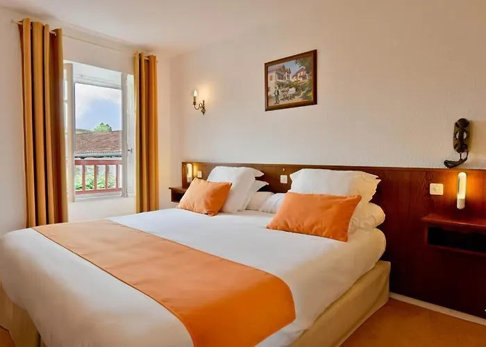 Hotel Logis Baratxartea