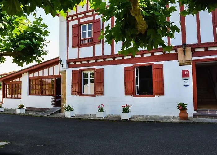 Hotel Logis Baratxartea 2*